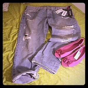 *NWT* True Religion destroyed boyfriend crop jeans